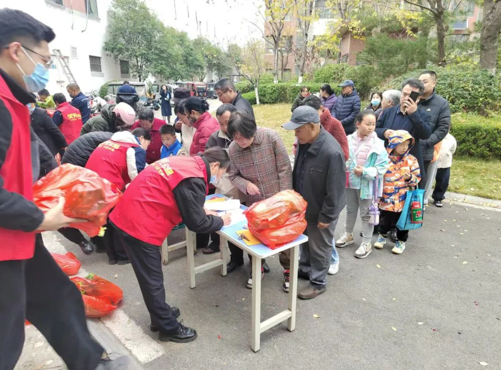 滯銷白菜變“百財”——魯商服務(wù)開展愛心助農(nóng)活動