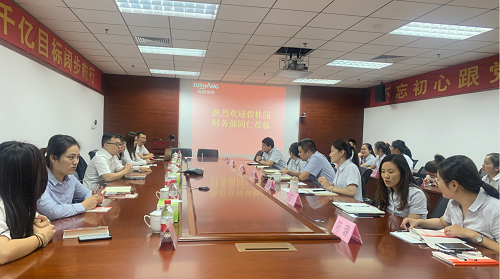 碧桂園物業(yè)山東區(qū)域財(cái)務(wù)負(fù)責(zé)人張存亮一行到訪魯商物業(yè)