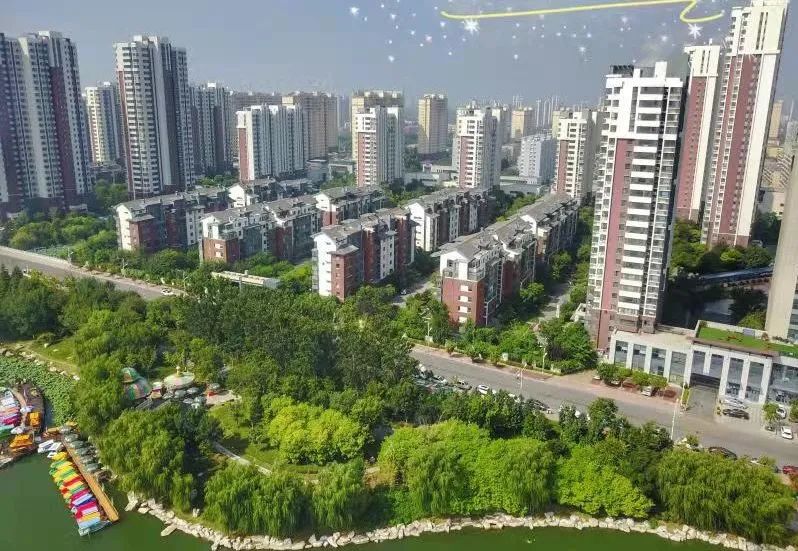 魯商服務(wù)濟(jì)寧南池公館項(xiàng)目被授予“物業(yè)管理樣板小區(qū)”稱(chēng)號(hào)